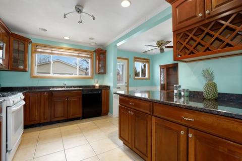 962 W Grant Dr, Des Plaines, IL 60016 photo 5