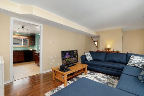 962 W Grant Dr, Des Plaines, IL 60016 photo 8