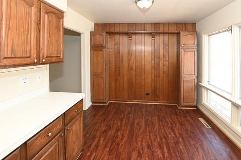 2133 Westview Dr, Des Plaines, IL 60018 photo 6