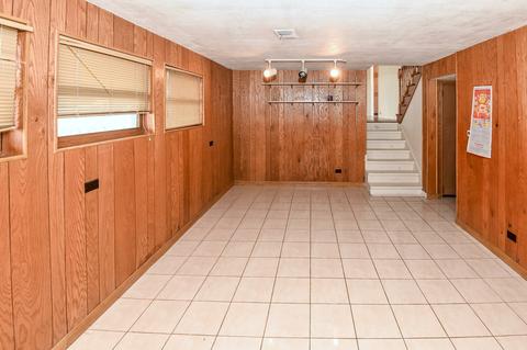 2133 Westview Dr, Des Plaines, IL 60018 photo 12