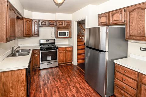 2133 Westview Dr, Des Plaines, IL 60018 photo 4