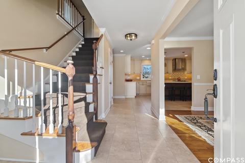 1632 Blackthorn Dr, Glenview, IL 60025 photo 2