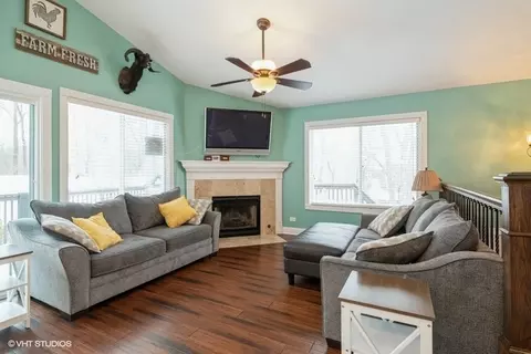 1011 Valley Ave, Mchenry, IL 60051 photo 5