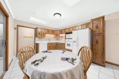 219 Sunrise Ave, Willowbrook, IL 60527 photo 7