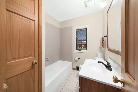 219 Sunrise Ave, Willowbrook, IL 60527 photo 10