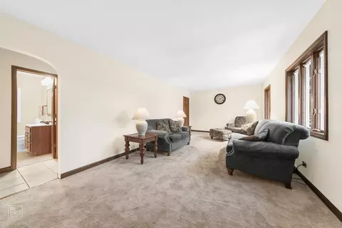219 Sunrise Ave, Willowbrook, IL 60527 photo 5