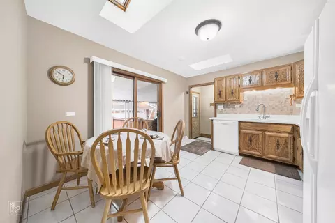 219 Sunrise Ave, Willowbrook, IL 60527 photo 6