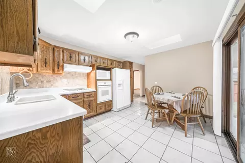 219 Sunrise Ave, Willowbrook, IL 60527 photo 8