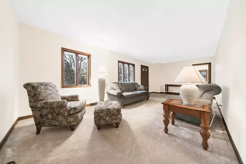 219 Sunrise Ave, Willowbrook, IL 60527 photo 3