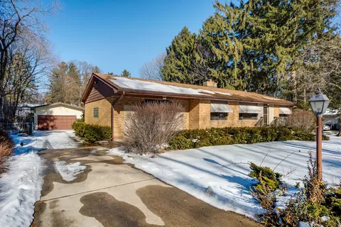 2810 Kama Ave, Mchenry, IL 60050 photo 3
