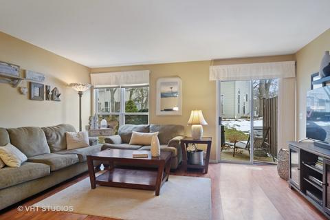 630 Cobblestone Ct, Elgin, IL 60120 photo 4