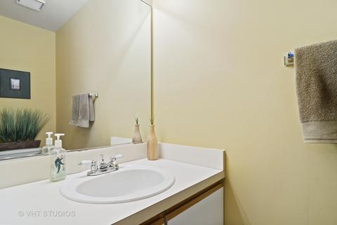 630 Cobblestone Ct, Elgin, IL 60120 photo 10