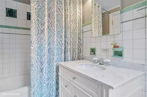 210 E Pearson St #15B, Chicago, IL 60611 photo 9