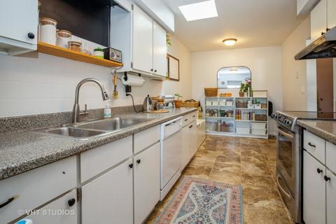 1925 E Oakton St #3B, Des Plaines, IL 60018 photo 6