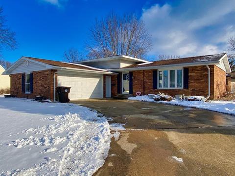 908 Oakcrest Dr, Rantoul, IL 61866 photo 1