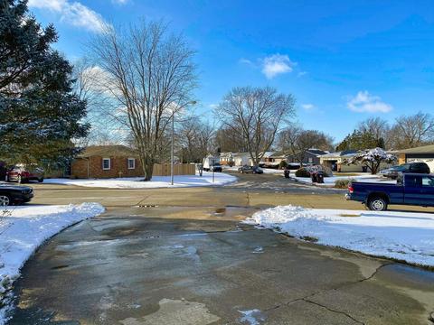 908 Oakcrest Dr, Rantoul, IL 61866 photo 8