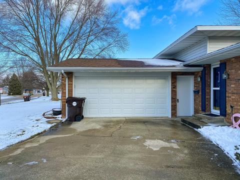 908 Oakcrest Dr, Rantoul, IL 61866 photo 5