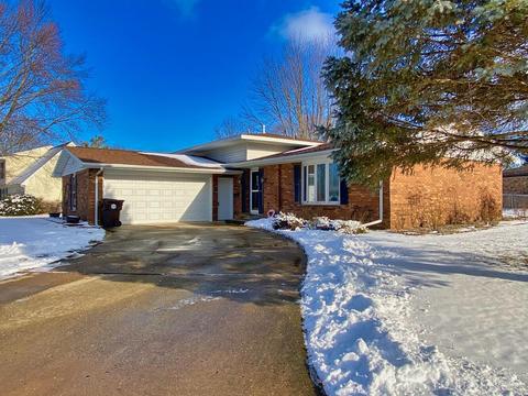 908 Oakcrest Dr, Rantoul, IL 61866 photo 2