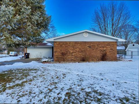 908 Oakcrest Dr, Rantoul, IL 61866 photo 3