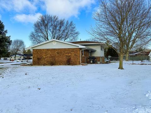 908 Oakcrest Dr, Rantoul, IL 61866 photo 4