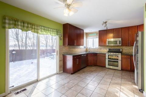21349 Prestwick Dr, Crest Hill, IL 60403 photo 4