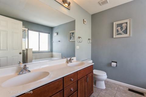 21349 Prestwick Dr, Crest Hill, IL 60403 photo 8