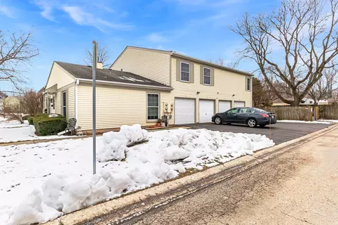1693 Ashburn Ct #A, Wheaton, IL 60189 photo 2