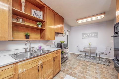 295 Glendale Ln, Hoffman Estates, IL 60169 photo 9