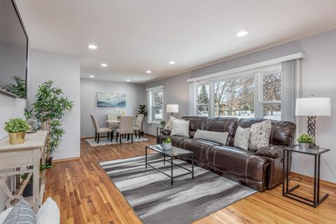 295 Glendale Ln, Hoffman Estates, IL 60169 photo 3