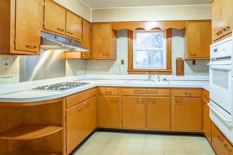 3074 Patton Dr, Des Plaines, IL 60018 photo 5