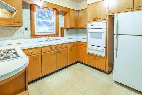 3074 Patton Dr, Des Plaines, IL 60018 photo 4