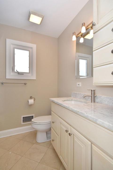509 E Holly Ave, Mount Prospect, IL 60056 photo 22