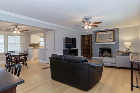 907 Dolphin Ave, Bloomington, IL 61701 photo 8