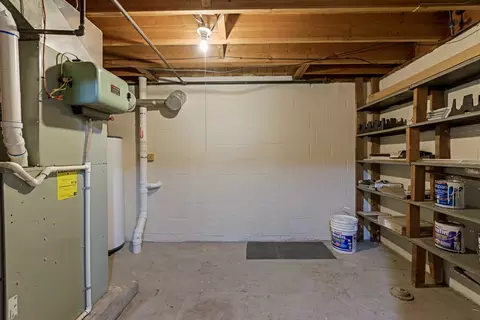 907 Dolphin Ave, Bloomington, IL 61701 photo 25
