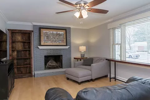 907 Dolphin Ave, Bloomington, IL 61701 photo 9