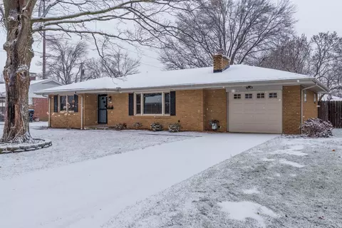 907 Dolphin Ave, Bloomington, IL 61701 photo 1