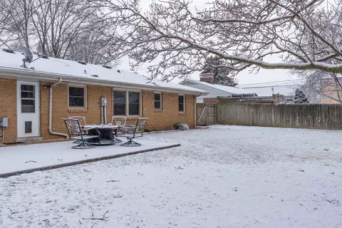 907 Dolphin Ave, Bloomington, IL 61701 photo 4