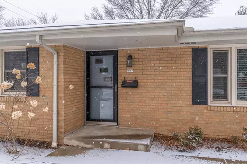 907 Dolphin Ave, Bloomington, IL 61701 photo 3