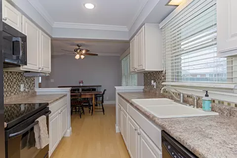 907 Dolphin Ave, Bloomington, IL 61701 photo 17