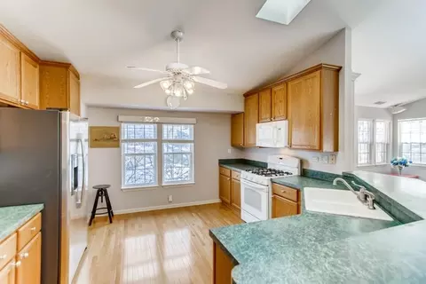 6679 Snug Harbor Dr, Willowbrook, IL 60527 photo 9