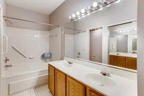 6679 Snug Harbor Dr, Willowbrook, IL 60527 photo 20