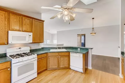 6679 Snug Harbor Dr, Willowbrook, IL 60527 photo 11