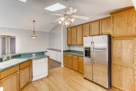 6679 Snug Harbor Dr, Willowbrook, IL 60527 photo 10