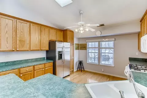 6679 Snug Harbor Dr, Willowbrook, IL 60527 photo 12
