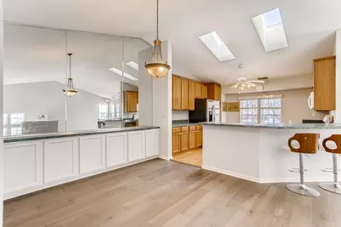 6679 Snug Harbor Dr, Willowbrook, IL 60527 photo 7