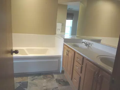 1408 Newcastle Ln, Bartlett, IL 60103 photo 18