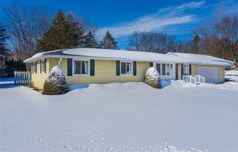 2026 Eagle Dr, Freeport, IL 61032 photo 3