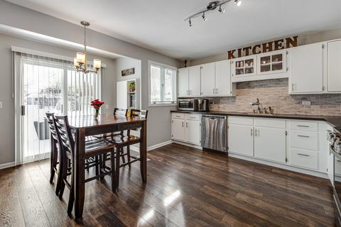 2300 Meadow Dr, Rolling Meadows, IL 60008 photo 10