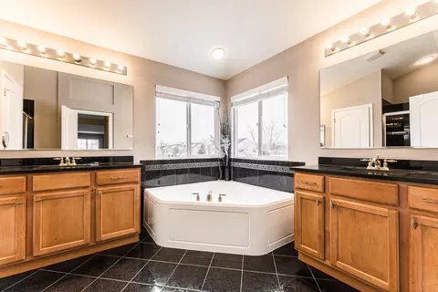 2886 Killarny Dr, Elgin, IL 60124 photo 18