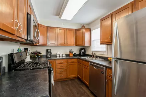 801 Paul St, Mchenry, IL 60051 photo 2